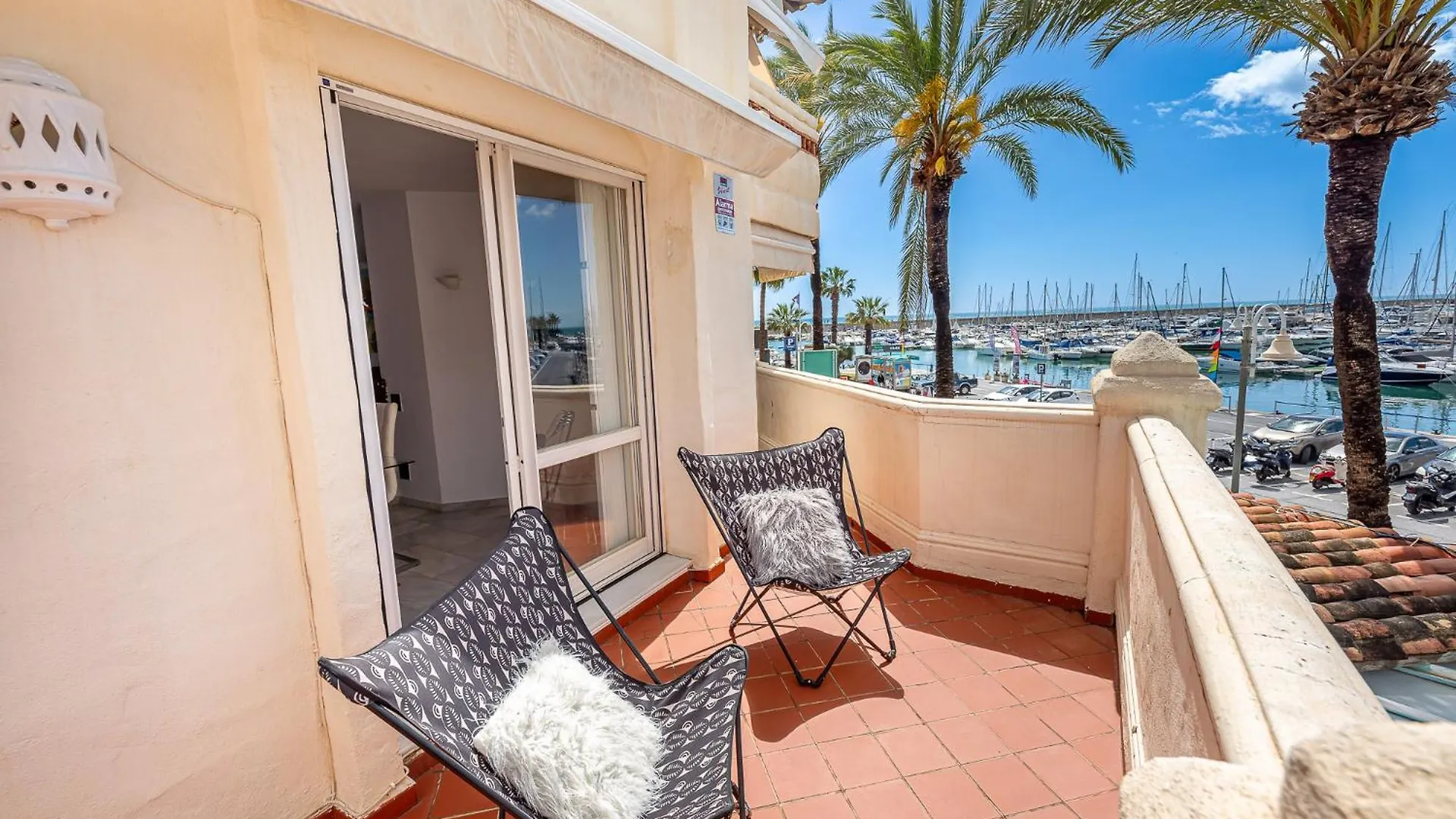 Holiday Rental Apartment Located In Puerto Marina With Sea Views, First Line Of Beach. Benalmádena Spanien