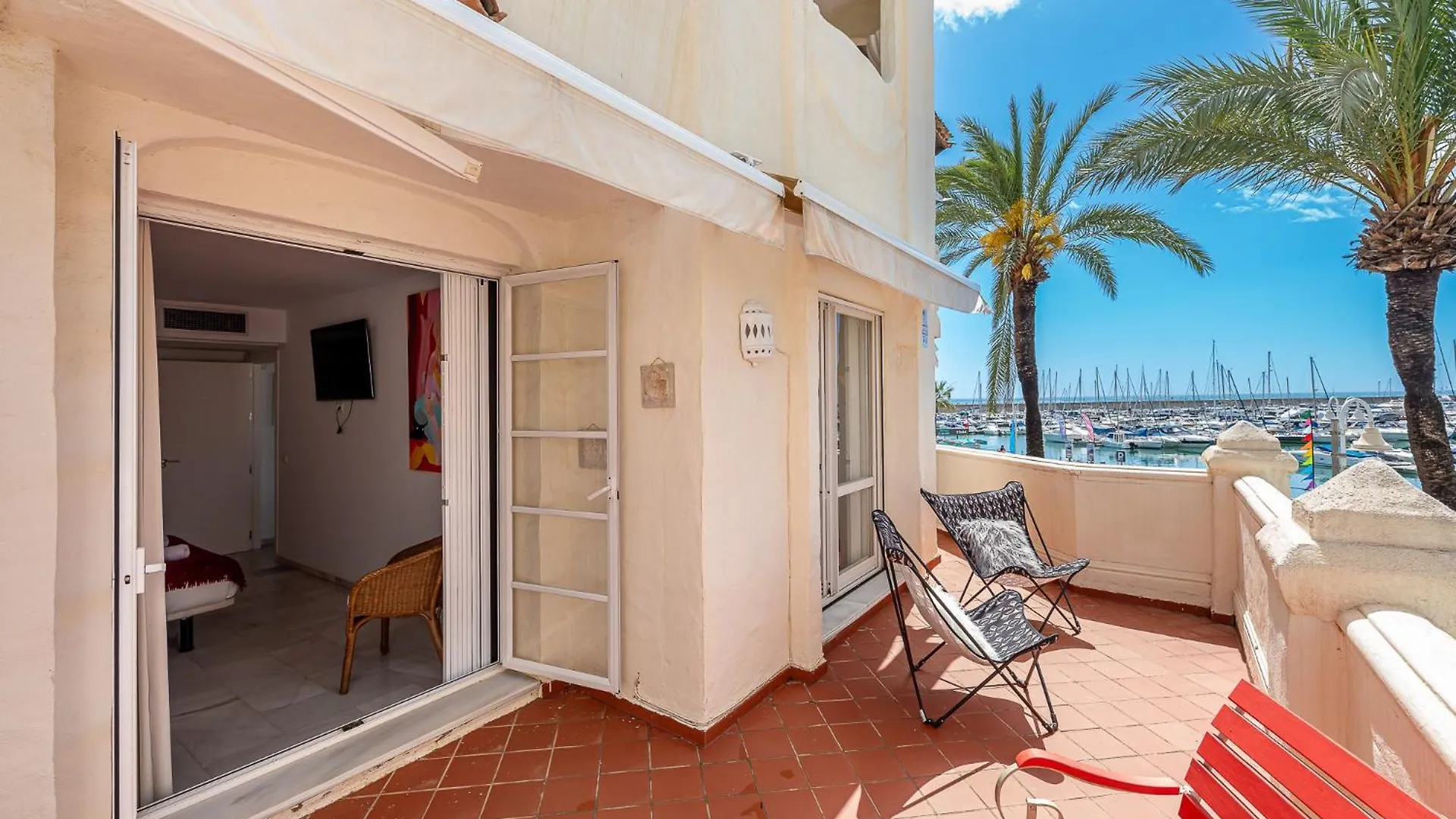 Holiday Rental Apartment Located In Puerto Marina With Sea Views, First Line Of Beach. Benalmádena Španělsko