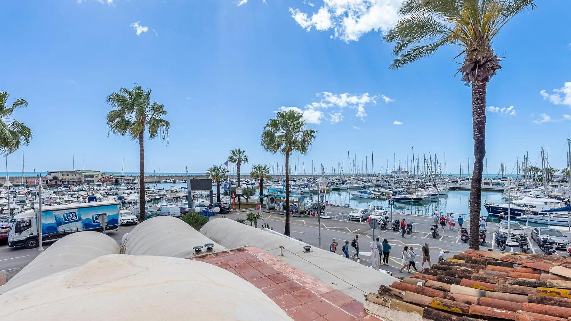 Holiday Rental Apartment Located In Puerto Marina With Sea Views, First Line Of Beach. Benalmádena